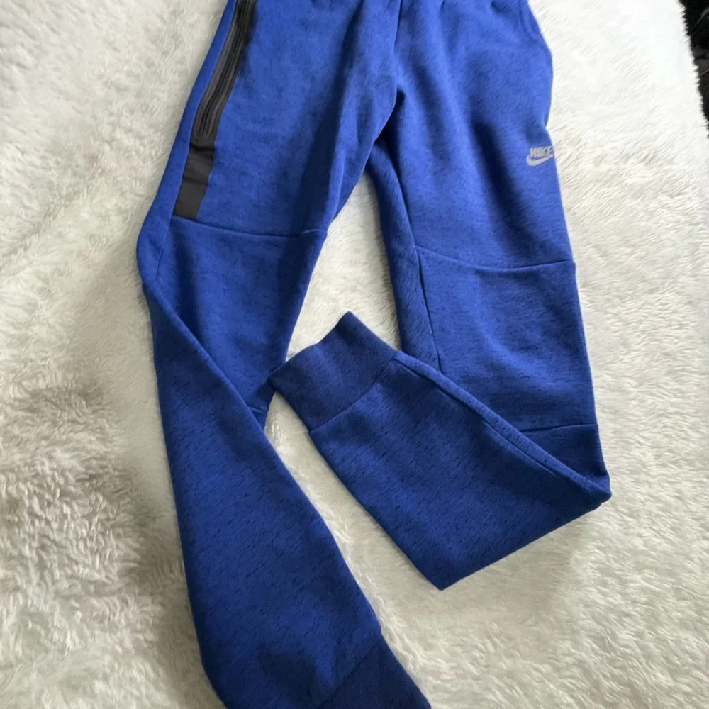 Nike Tech Fleece cuffed sweatpants in blue And Black Size S
